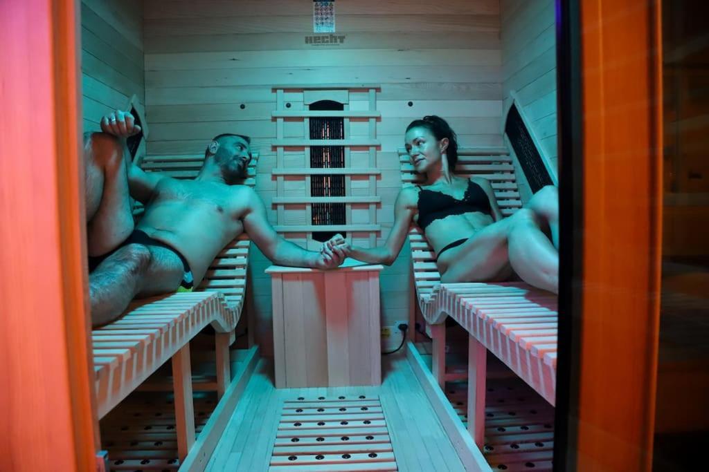 Love Room Unique - Sauna / Jacuzzi Charleville-Mézières Esterno foto