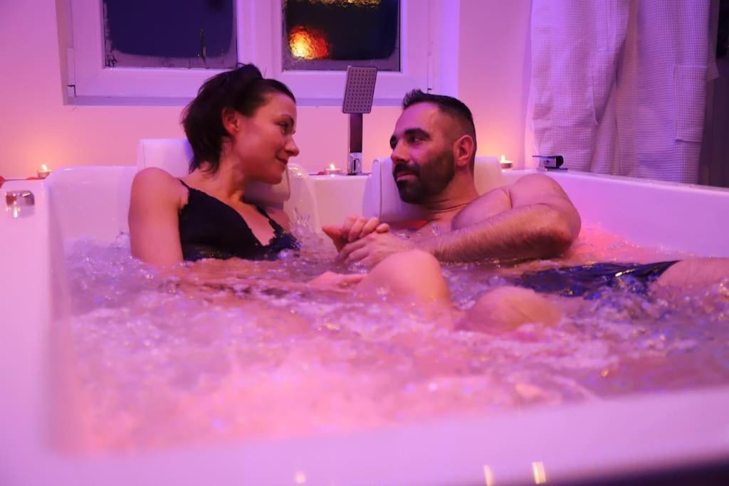 Love Room Unique - Sauna / Jacuzzi Charleville-Mézières Esterno foto