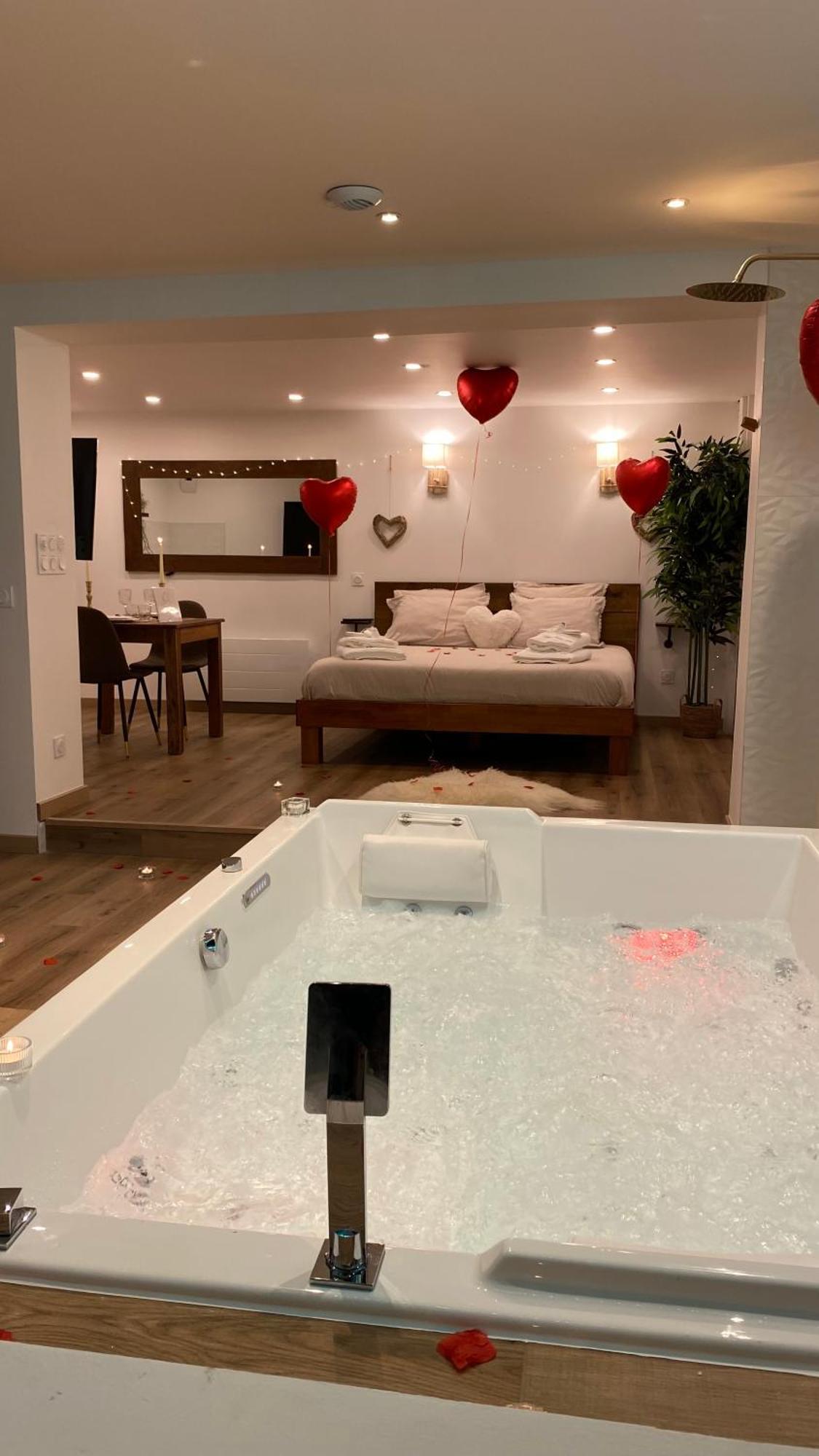 Love Room Unique - Sauna / Jacuzzi Charleville-Mézières Esterno foto