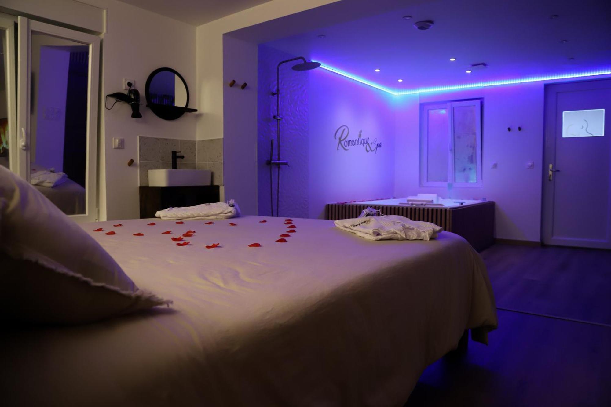 Love Room Unique - Sauna / Jacuzzi Charleville-Mézières Esterno foto